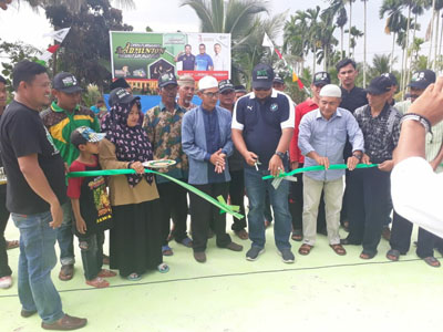  Iwan Taruna Buka Turnamen Badminton dan Futsal di Desa Sialang Panjang